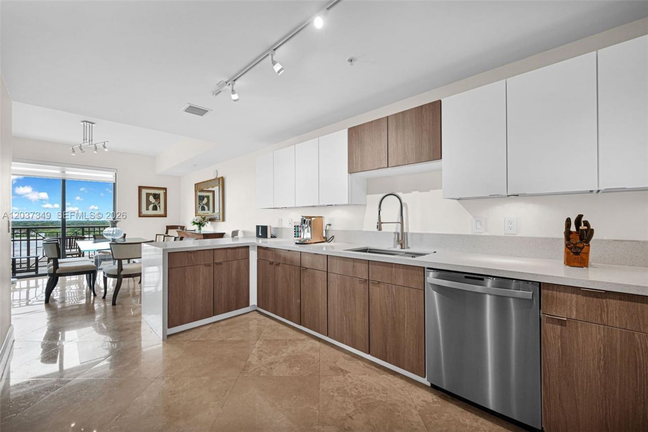 8390 SW 72nd Ave , Unit 905, Miami, FL 33143 Photo