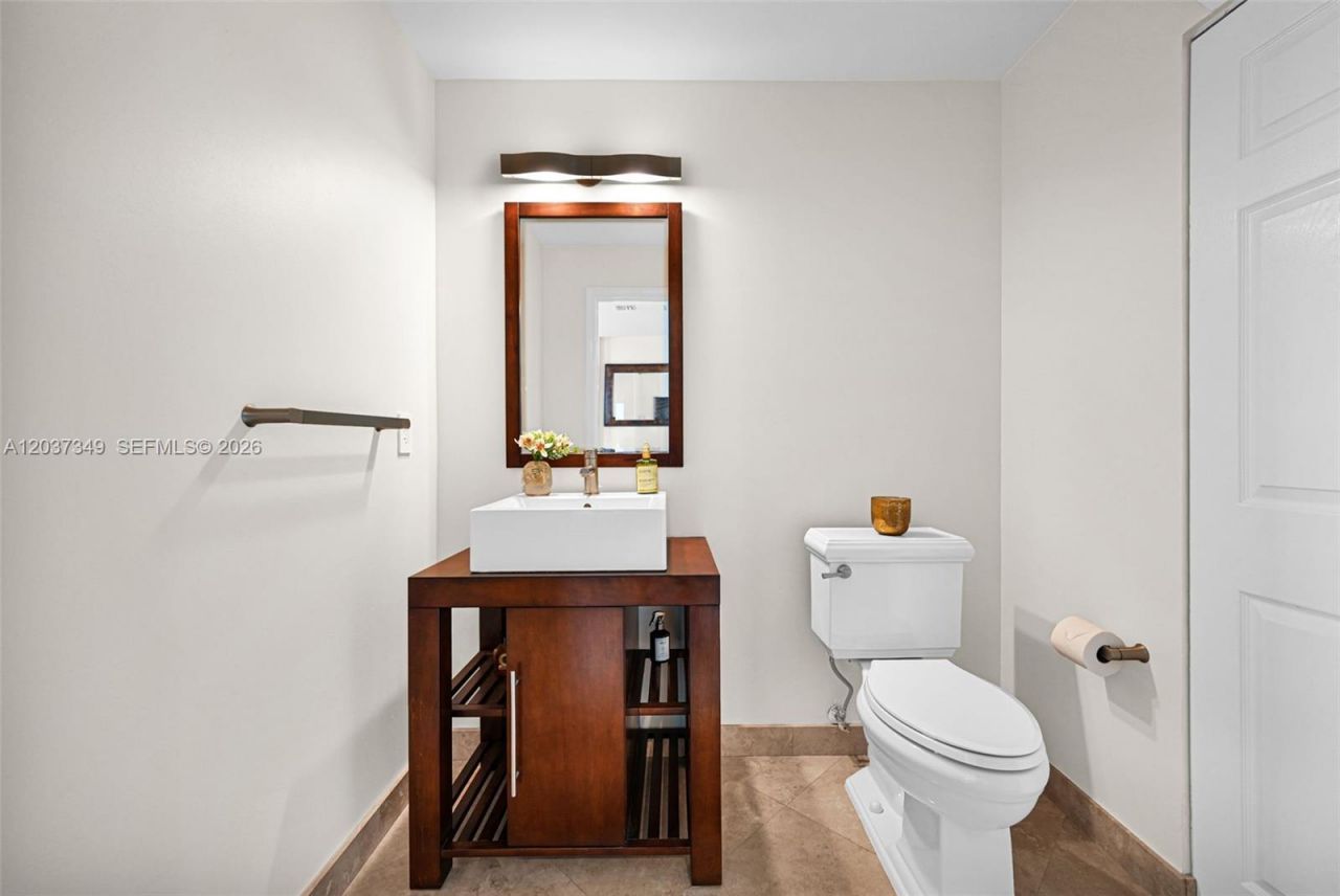 8390 SW 72nd Ave , Unit 905, Miami, FL 33143 Photo