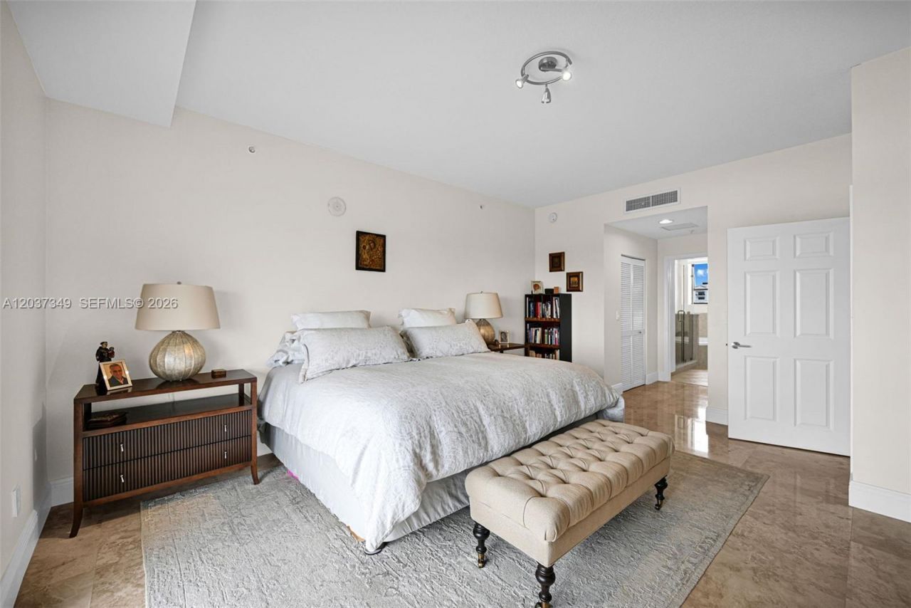 8390 SW 72nd Ave , Unit 905, Miami, FL 33143 Photo
