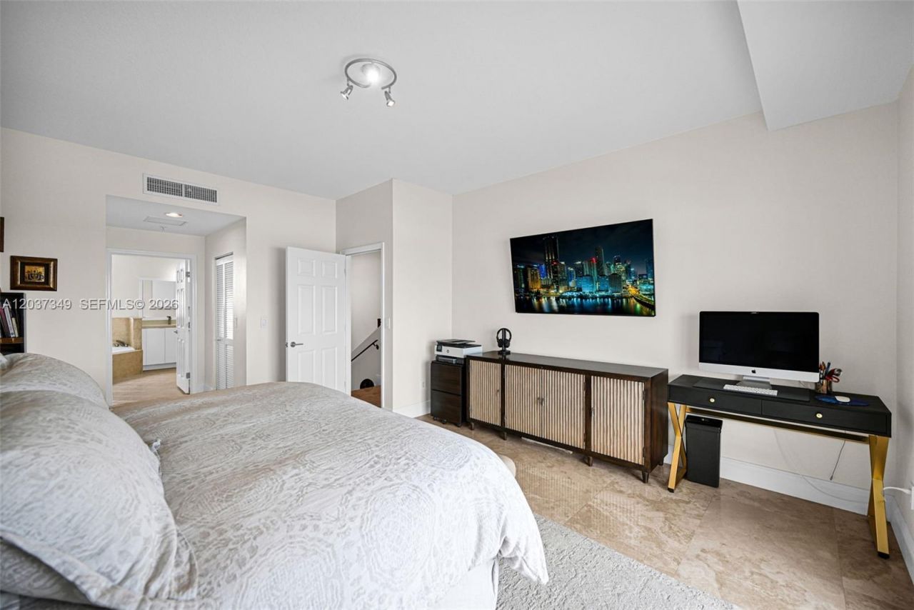 8390 SW 72nd Ave , Unit 905, Miami, FL 33143 Photo