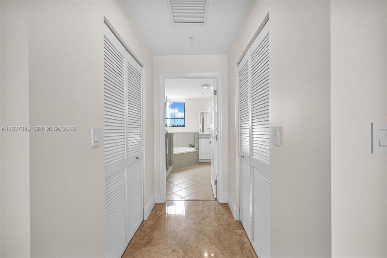 8390 SW 72nd Ave , Unit 905, Miami, FL 33143 Photo