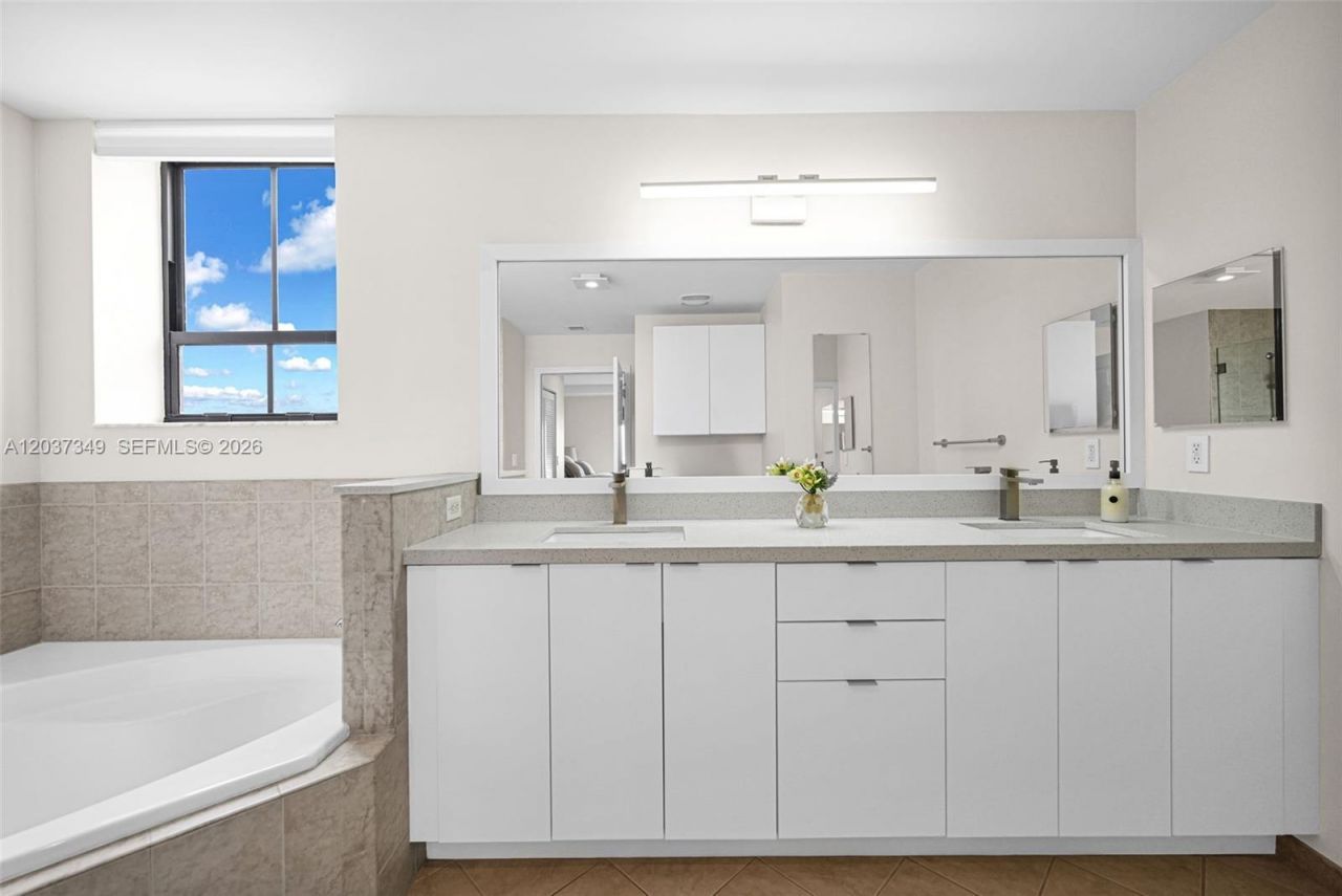 8390 SW 72nd Ave , Unit 905, Miami, FL 33143 Photo