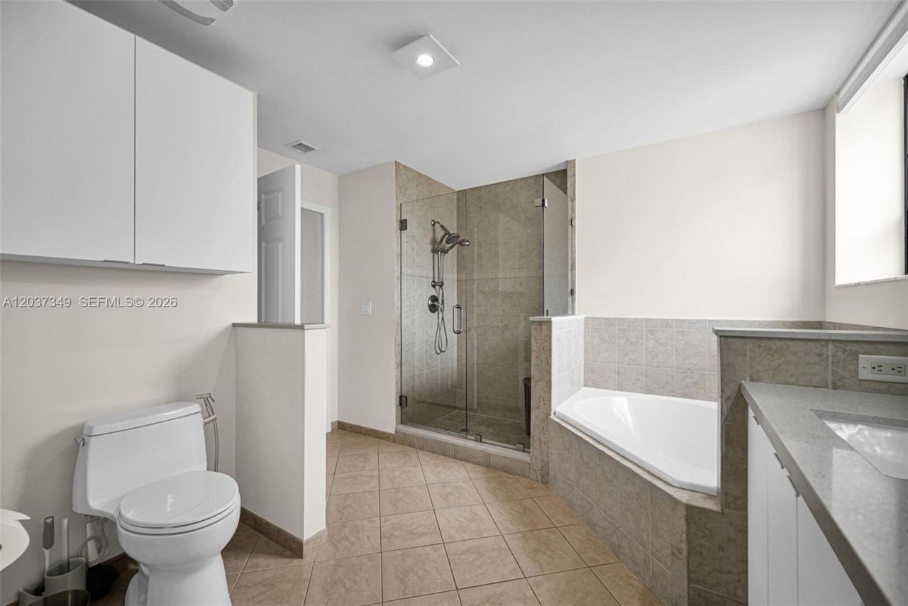 8390 SW 72nd Ave , Unit 905, Miami, FL 33143 Photo