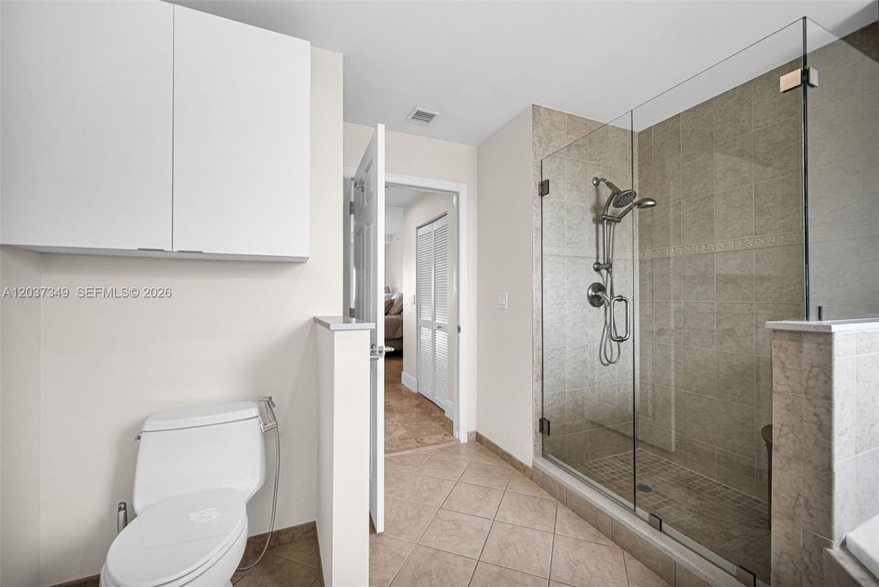 8390 SW 72nd Ave , Unit 905, Miami, FL 33143 Photo
