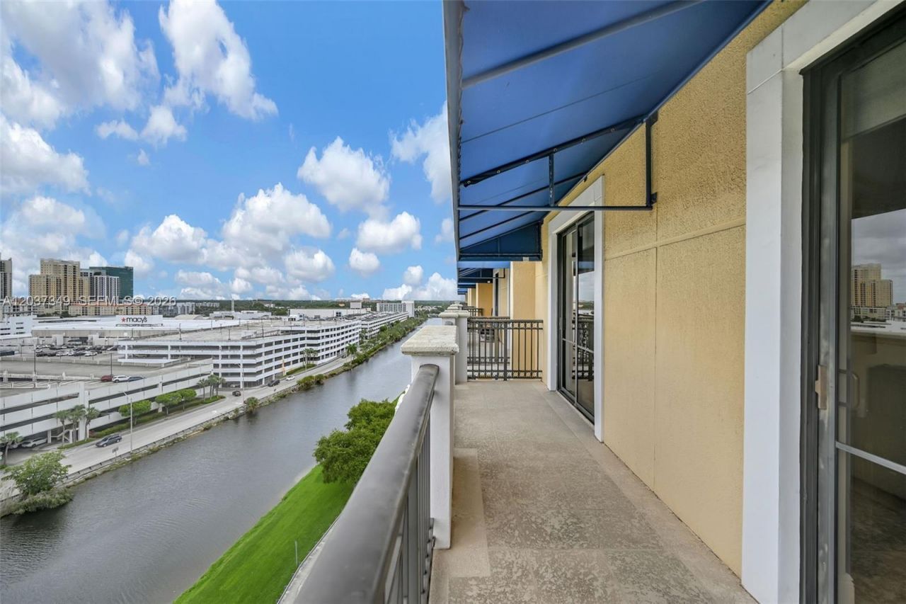 8390 SW 72nd Ave , Unit 905, Miami, FL 33143 Photo