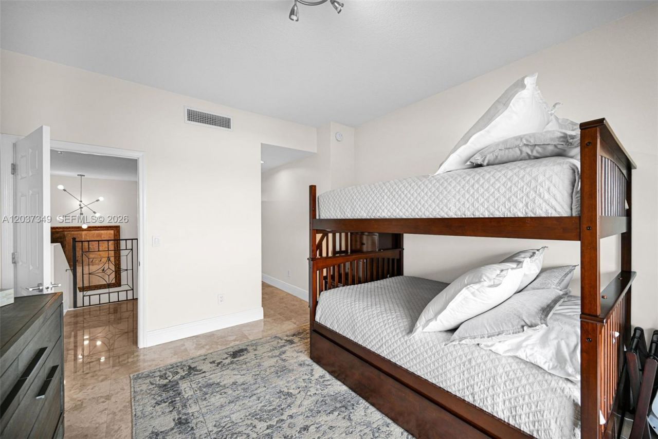 8390 SW 72nd Ave , Unit 905, Miami, FL 33143 Photo