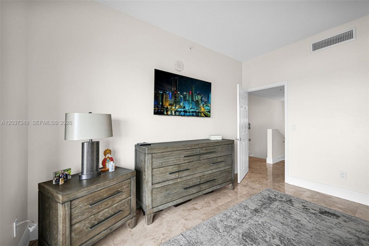 8390 SW 72nd Ave , Unit 905, Miami, FL 33143 Photo