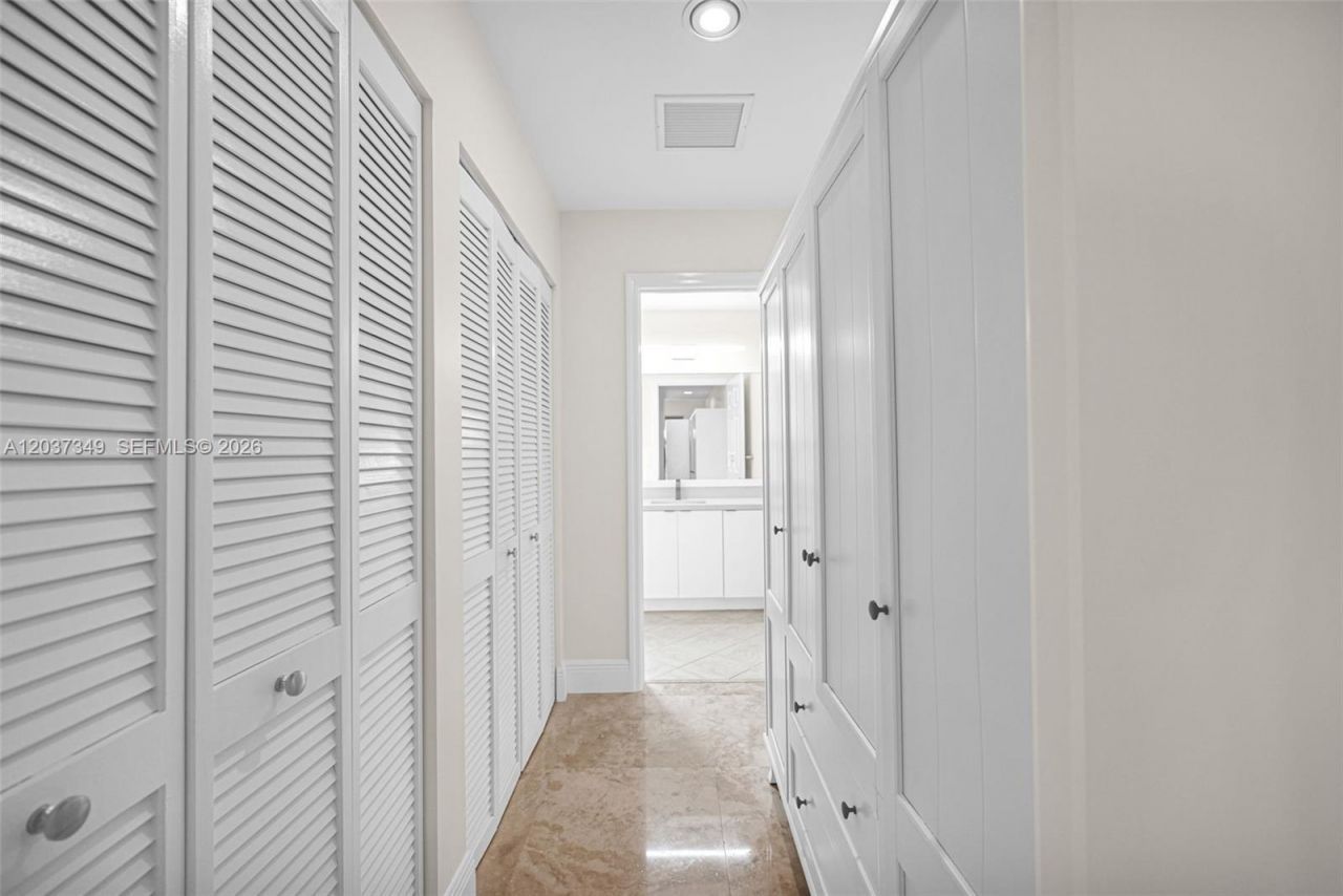 8390 SW 72nd Ave , Unit 905, Miami, FL 33143 Photo