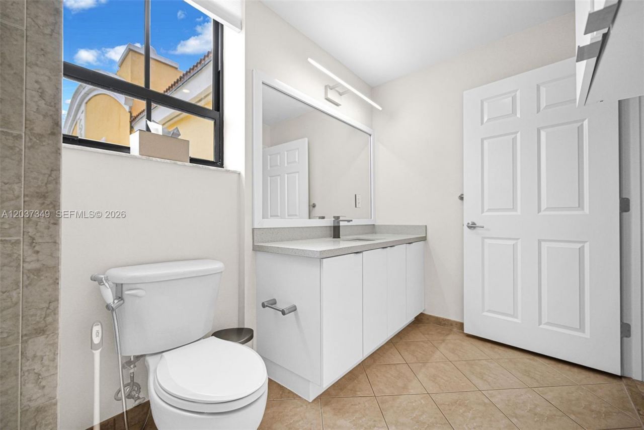 8390 SW 72nd Ave , Unit 905, Miami, FL 33143 Photo