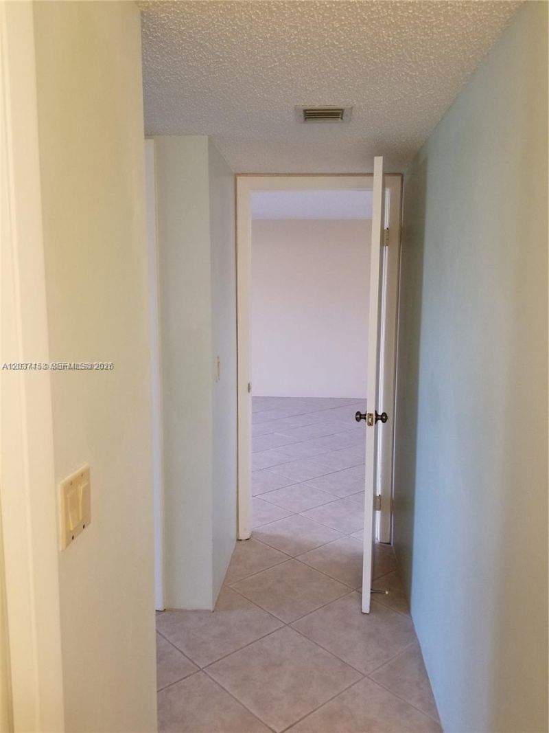 369 Lakeview Dr , Unit 204, Weston, FL 33326 Photo