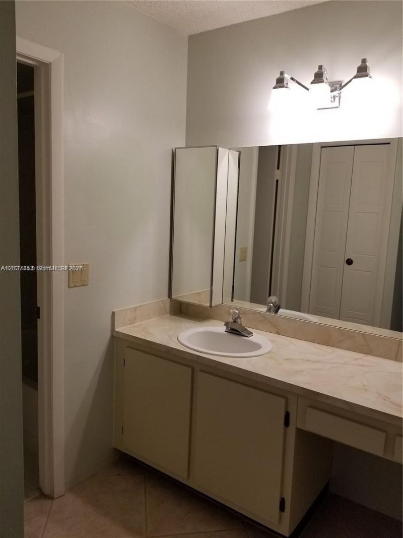 369 Lakeview Dr , Unit 204, Weston, FL 33326 Photo