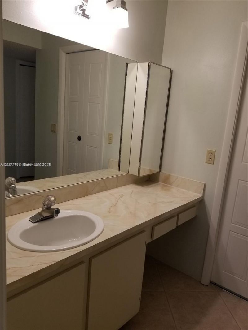 369 Lakeview Dr , Unit 204, Weston, FL 33326 Photo
