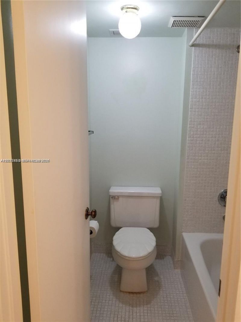 369 Lakeview Dr , Unit 204, Weston, FL 33326 Photo