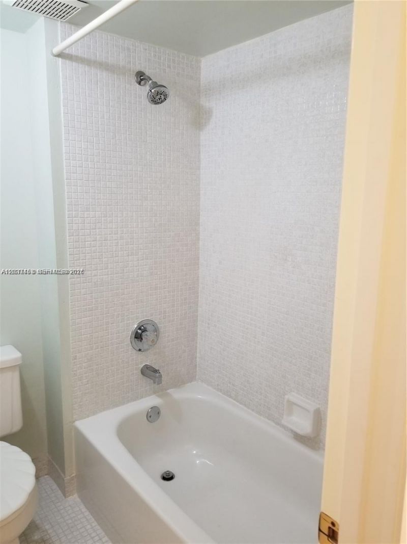 369 Lakeview Dr , Unit 204, Weston, FL 33326 Photo