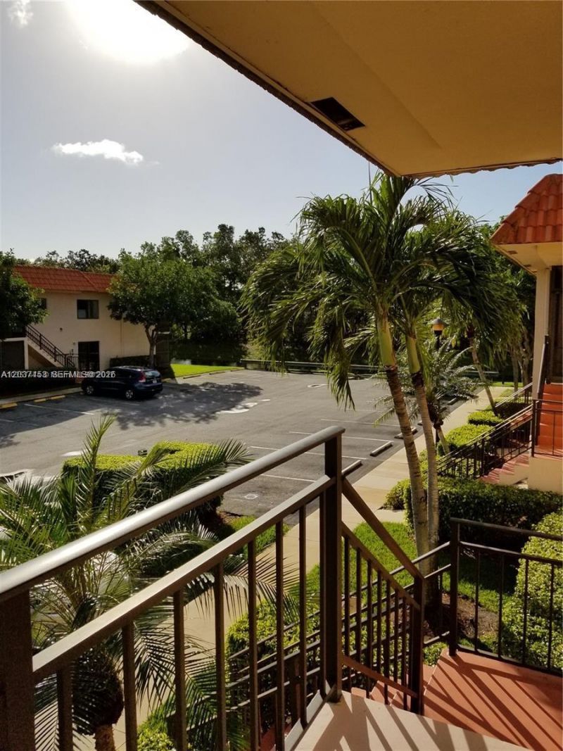369 Lakeview Dr , Unit 204, Weston, FL 33326 Photo
