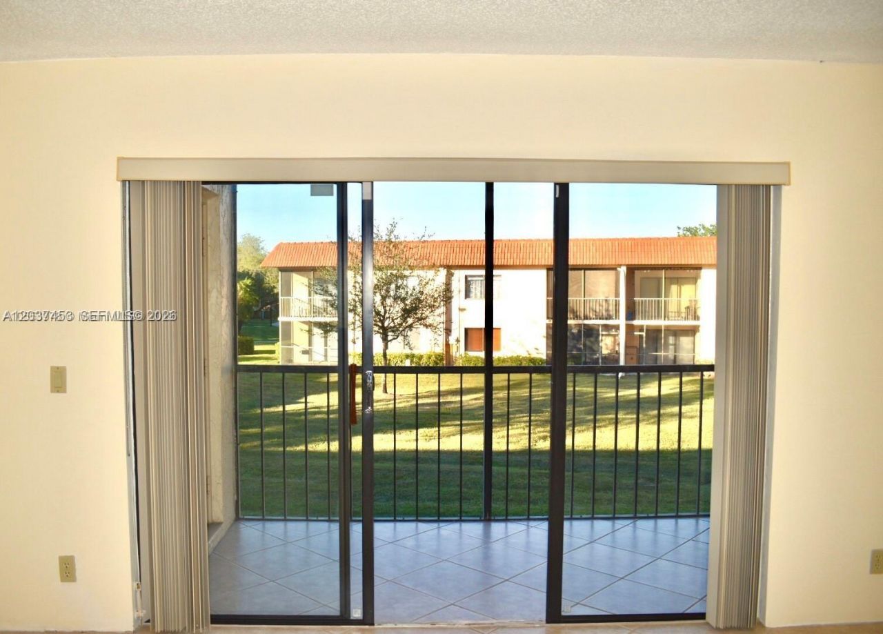 369 Lakeview Dr , Unit 204, Weston, FL 33326 Photo
