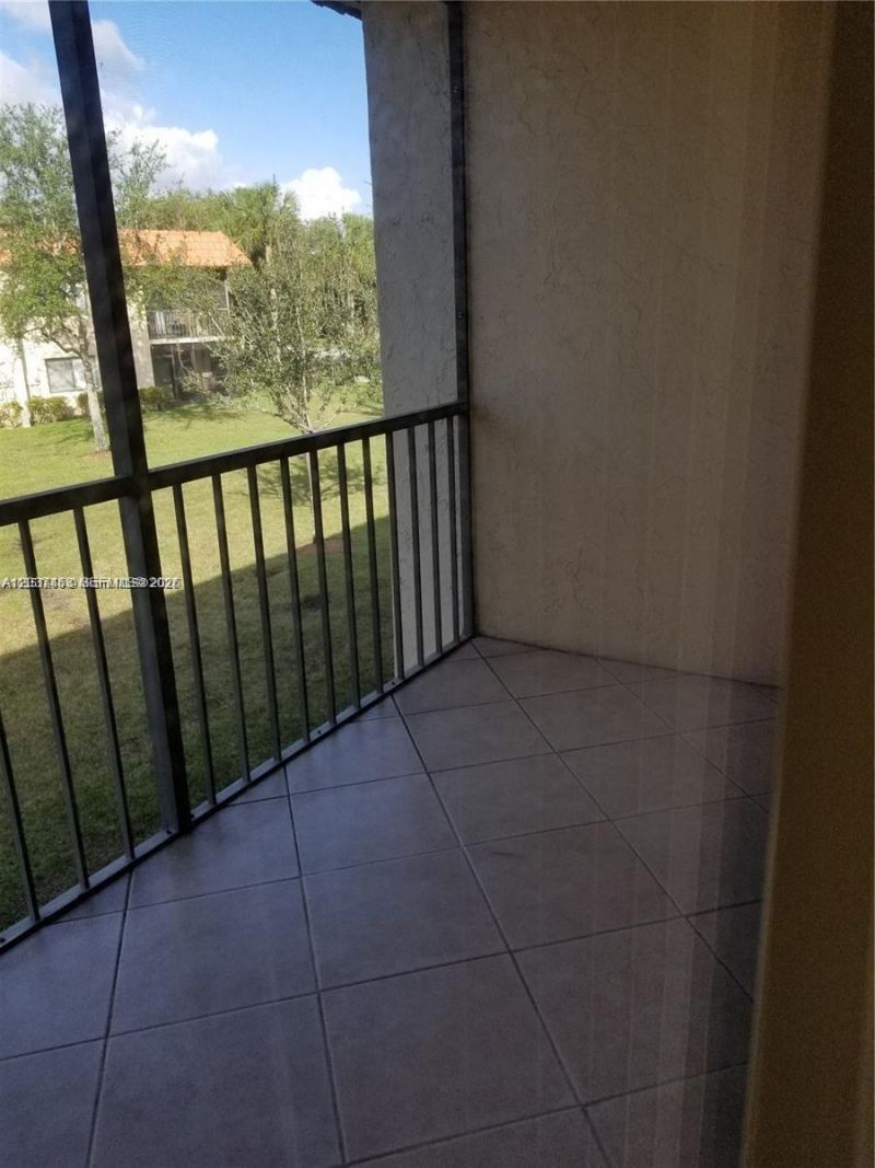 369 Lakeview Dr , Unit 204, Weston, FL 33326 Photo