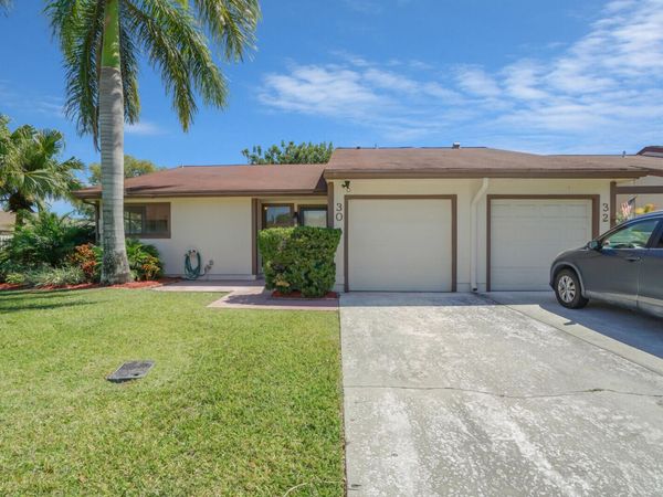 30 Kensington Lane, Boynton Beach, FL 33426