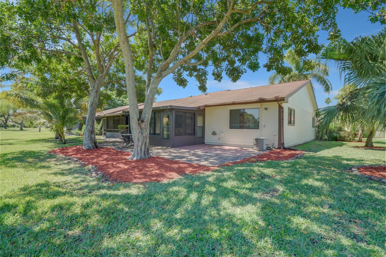 30 Kensington Lane, Boynton Beach, FL 33426 Photo