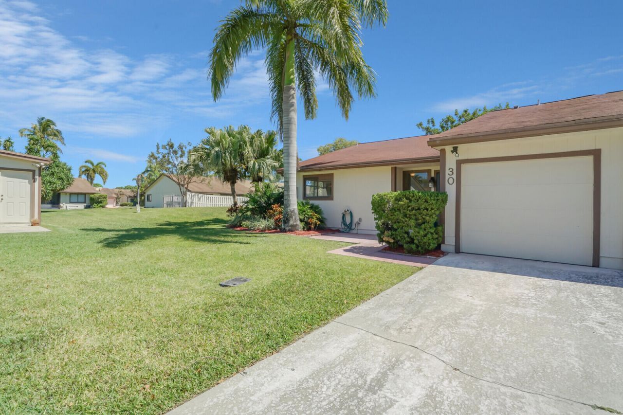 30 Kensington Lane, Boynton Beach, FL 33426 Photo