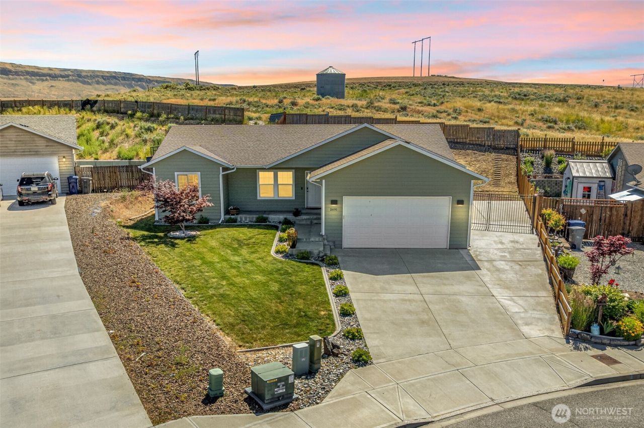 2691 Semolina Loop, East Wenatchee, WA 98802 Main Photo