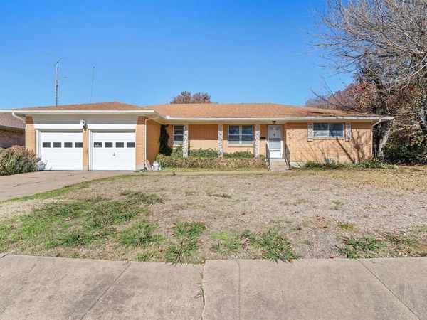 927 Poinsettia Drive, Lancaster, TX 75146
