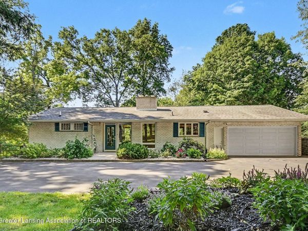 4811 Delta River Drive, Lansing, MI 48906