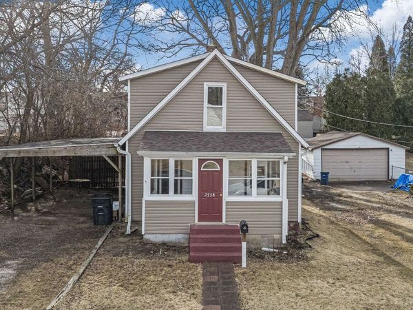 2738 11th Avenue C , Moline, IL 61265