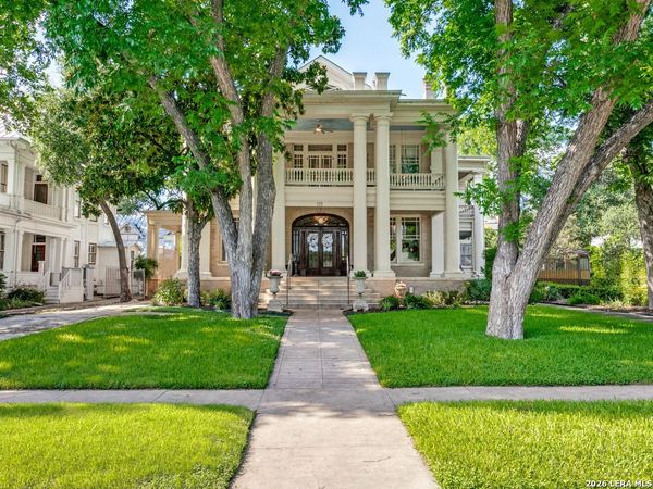 125 W Agarita Ave., San Antonio, TX 78212