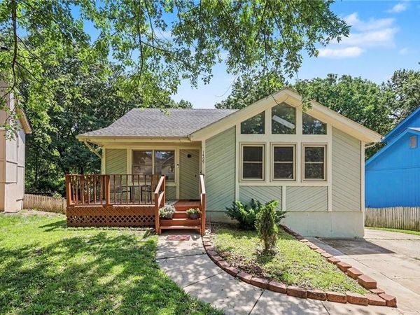1409 NW 63rd Street, Kansas City, MO 64118
