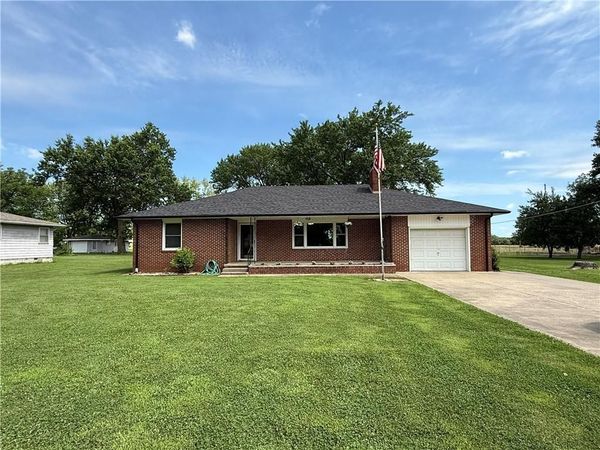 2002 W 4th Street, Pittsburg, KS 66762