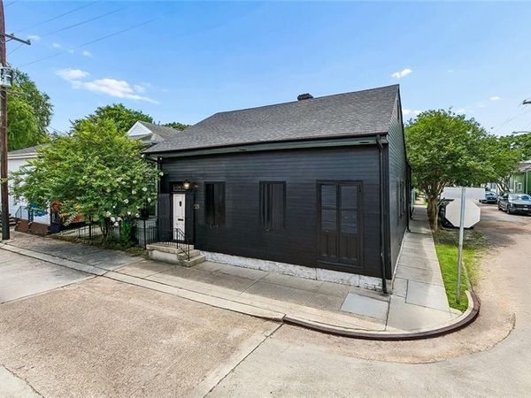 3228 ANNUNCIATION Street, New Orleans, LA 70115