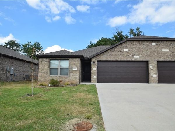 1540 Sandpiper Street , Centerton, AR 72719