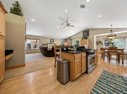 764 Modesto Avenue, South Lake Tahoe, CA 96150 Photo