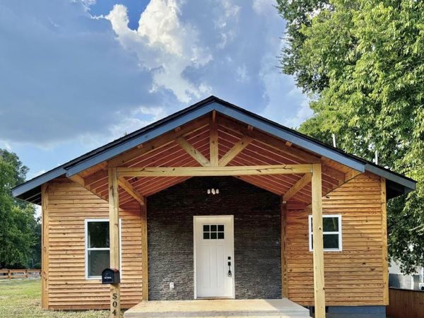 504 Austin Ave, Sheffield, AL 35660