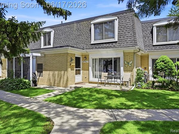 29792 City Center Drive, Warren, MI 48093
