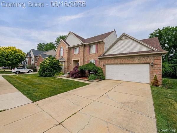 2931 Briarwood Drive, Troy, MI 48085
