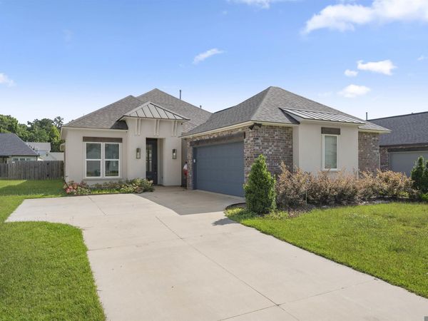 9587 S Creek Dr, Denham Springs, LA 70726