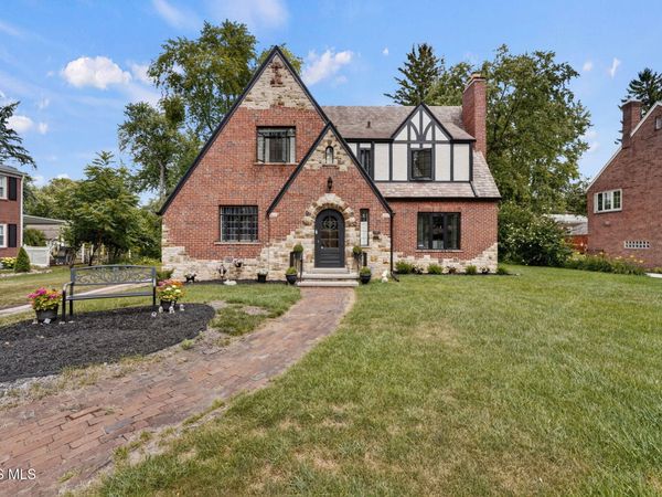 2718 Barrington Drive, Toledo, OH 43606
