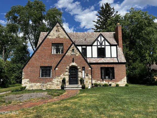 2718 Barrington Drive, Toledo, OH 43606