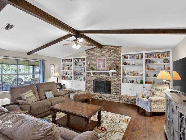 2010 Lovers Lane, Shreveport, LA 71105
