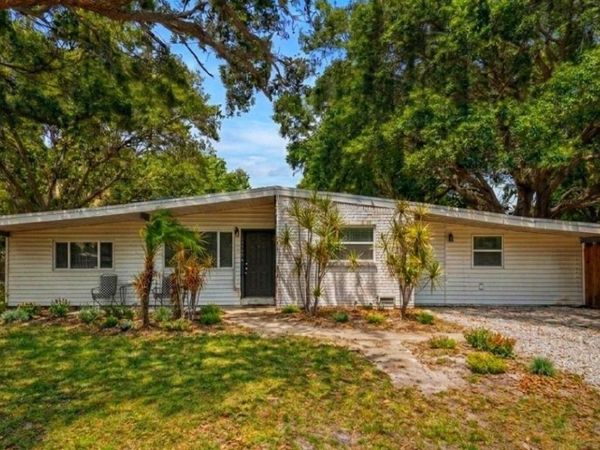 4437 W BAY AVENUE, TAMPA, FL 33616