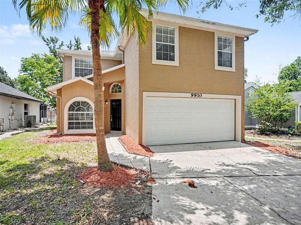 9910 N DEAN OAKS COURT , ORLANDO, FL 32825