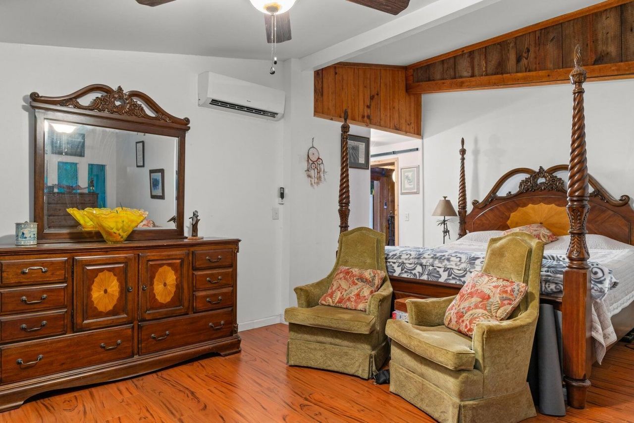 1373 Bridge Street Photo 22