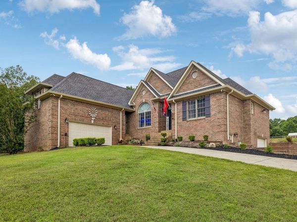 947 Bold Springs Rd, Mc Ewen, TN 37101