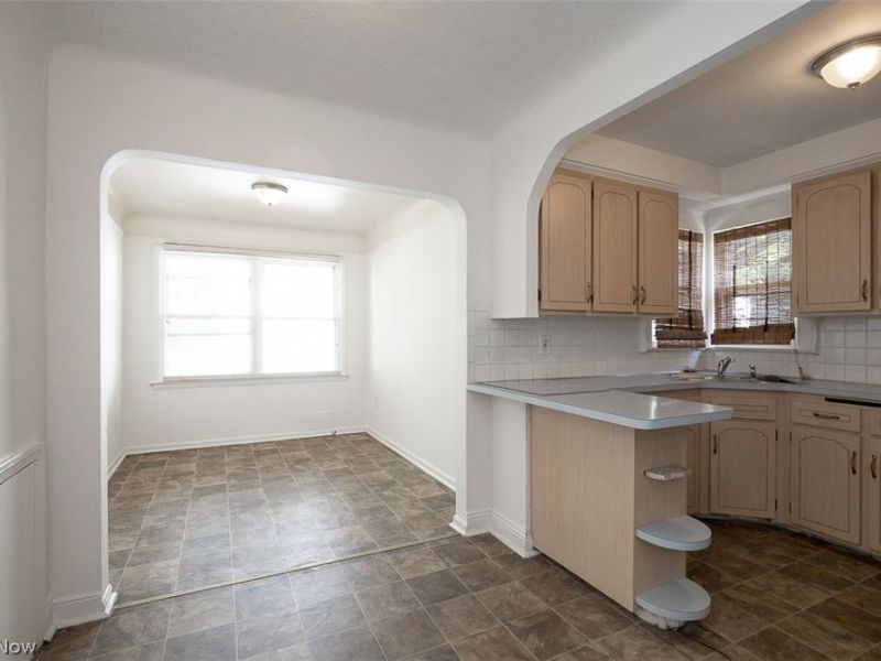 5219 Henry Street , Maple Heights, OH 44137 Photo 8