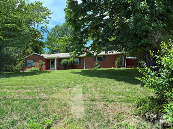 901 Ridgecrest Drive NE, Lenoir, NC 28645