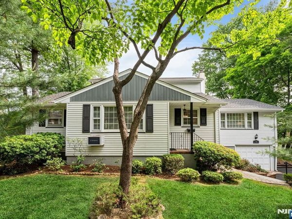 76 Ross Avenue, DEMAREST, NJ 07627
