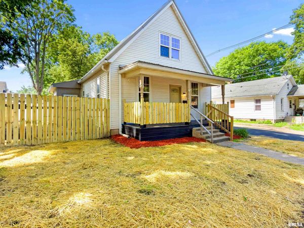 320 WALNUT Street, Pekin, IL 61554