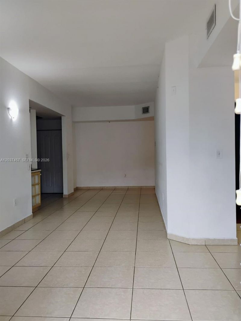 17415 NW 75th Pl , Unit 103, Hialeah, FL 33015 Photo